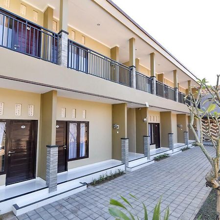 RedDoorz Plus near Jalan Imam Bonjol Denpasar Seminyak Buitenkant foto
