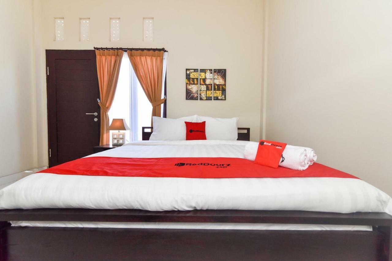 RedDoorz Plus near Jalan Imam Bonjol Denpasar Seminyak Buitenkant foto