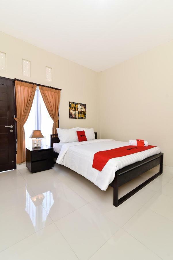 RedDoorz Plus near Jalan Imam Bonjol Denpasar Seminyak Buitenkant foto