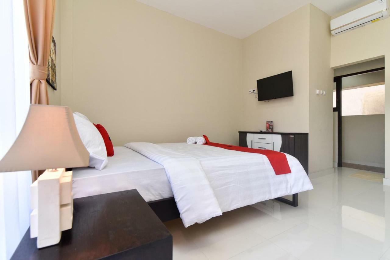 RedDoorz Plus near Jalan Imam Bonjol Denpasar Seminyak Buitenkant foto